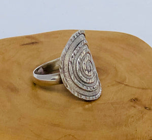 Anillo de plata espiral diamantado