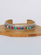 Brazalete de plata con ópalo de colores