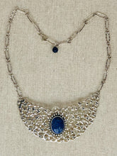 Cargar imagen en el visor de la galería, Pectoral con lapislázuli
