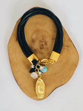 Cargar imagen en el visor de la galería, Virgen de Guadalupe y piel
